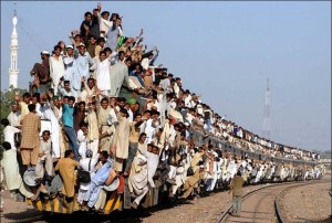 Funny-India-Too-Crowded-4-640x432